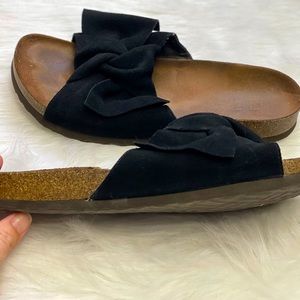 White Mountain genuine leather sz9 BOW slides